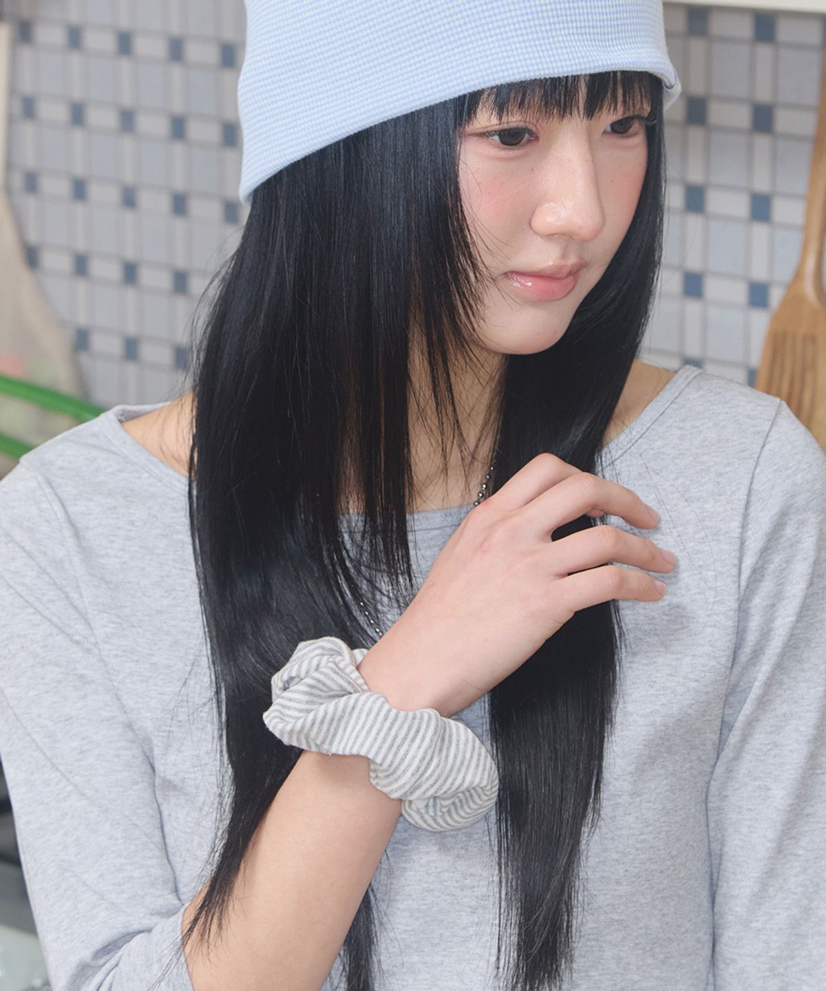 키이비(KIIBI) cozy stripe scrunchie light grey