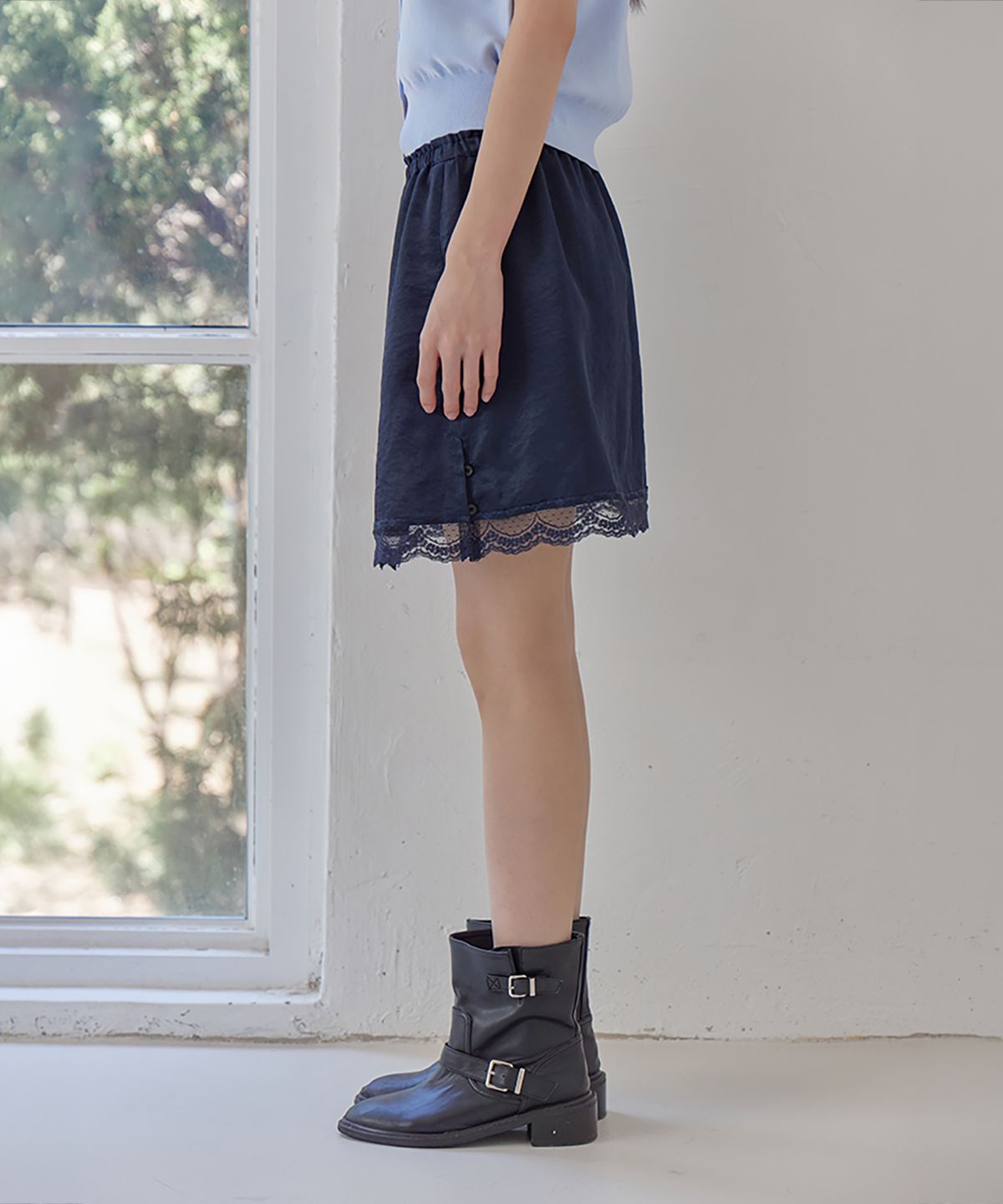 런던다다(LONDONDADA) Satin Lace Hem Mini Skirt, NAVY