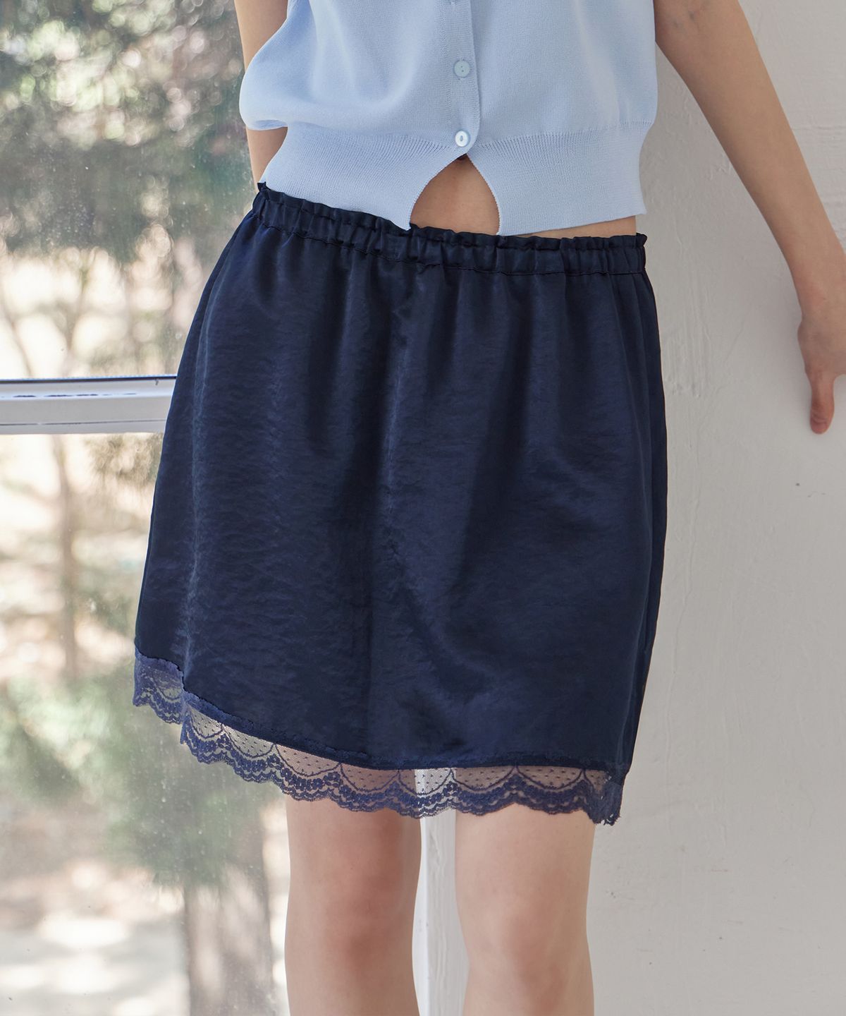런던다다(LONDONDADA) Satin Lace Hem Mini Skirt, NAVY