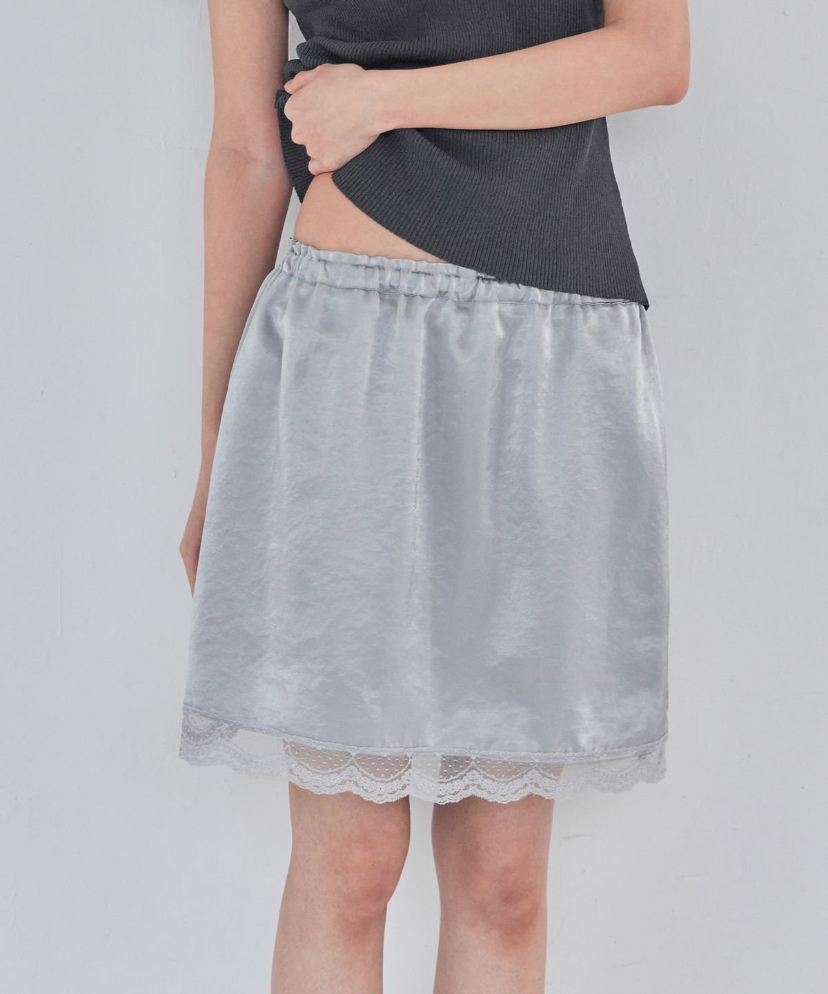 런던다다(LONDONDADA) Satin Lace Hem Mini Skirt, SILVER