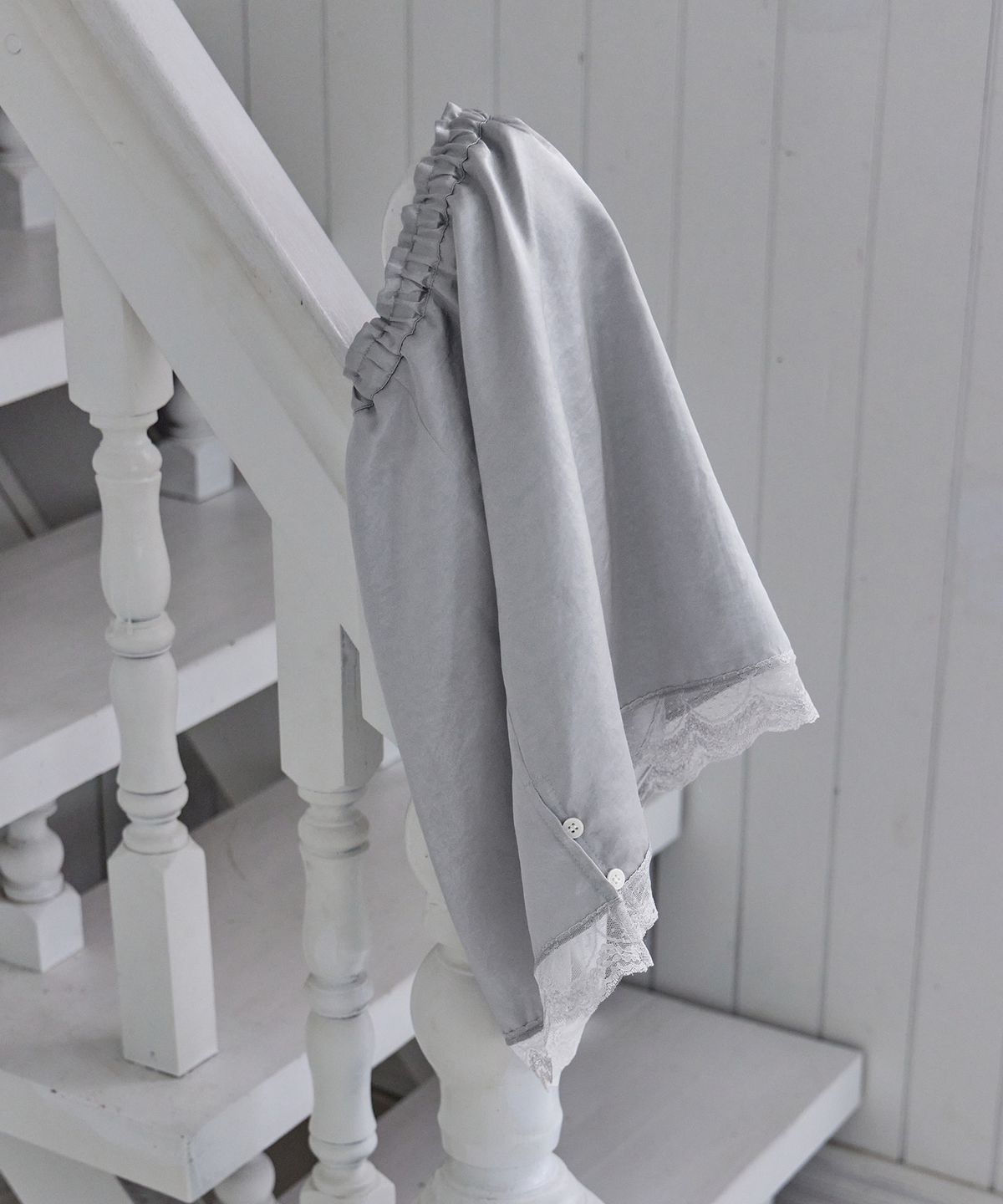 런던다다(LONDONDADA) Satin Lace Hem Mini Skirt, SILVER