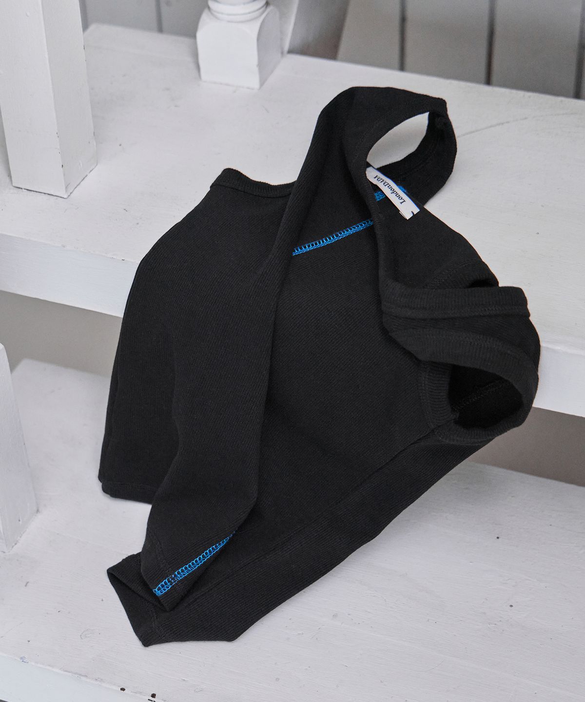런던다다(LONDONDADA) Contrast Stitch Ribbed Tank Top, BLACK