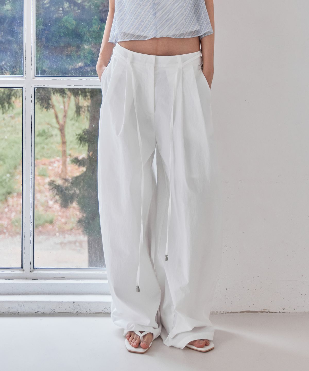 런던다다(LONDONDADA) Nylon Pintuck Balloon Slacks, WHITE