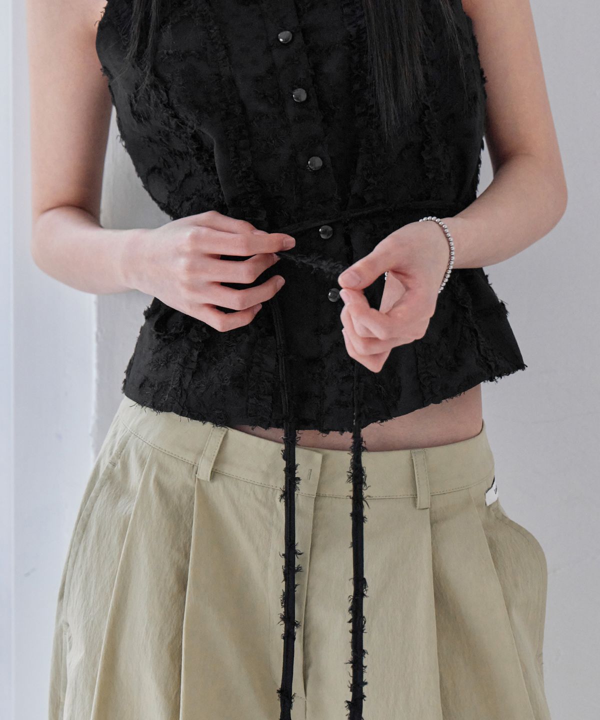 런던다다(LONDONDADA) Soft Fringe Sleeveless Shirt, BLACK