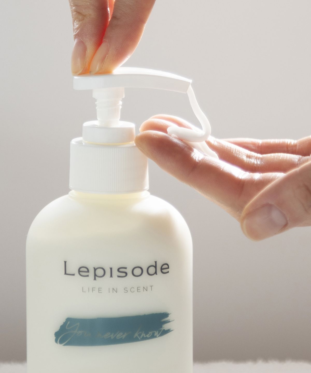 레피소드(LEPISODE) 유네버노우 바디로션 300ml