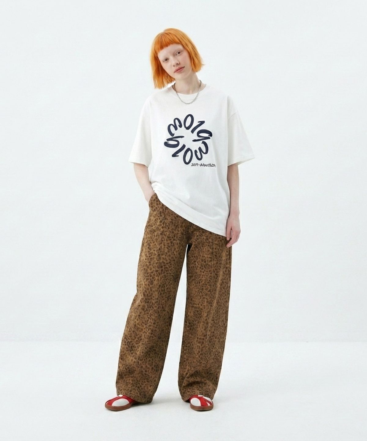 블로우(BLOW) PIGMENT_TYPOGRAPHY T-SHIRT [NAVY LOGO]
