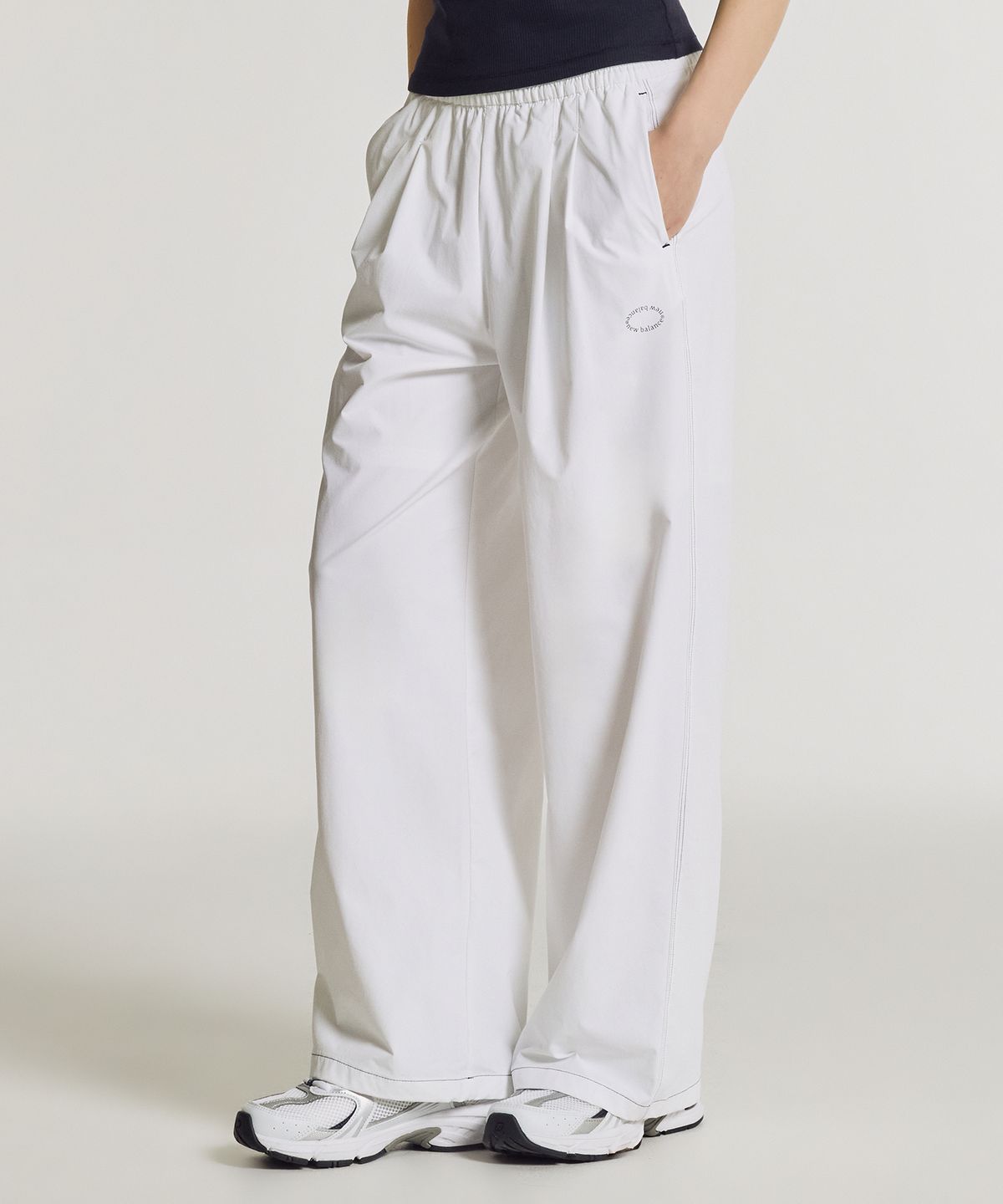 뉴발란스(NEW BALANCE) NBNTG3W612 / WOMEN FROZEN 우븐 스트레치 풀밴딩 와이드팬츠 (WHITE)