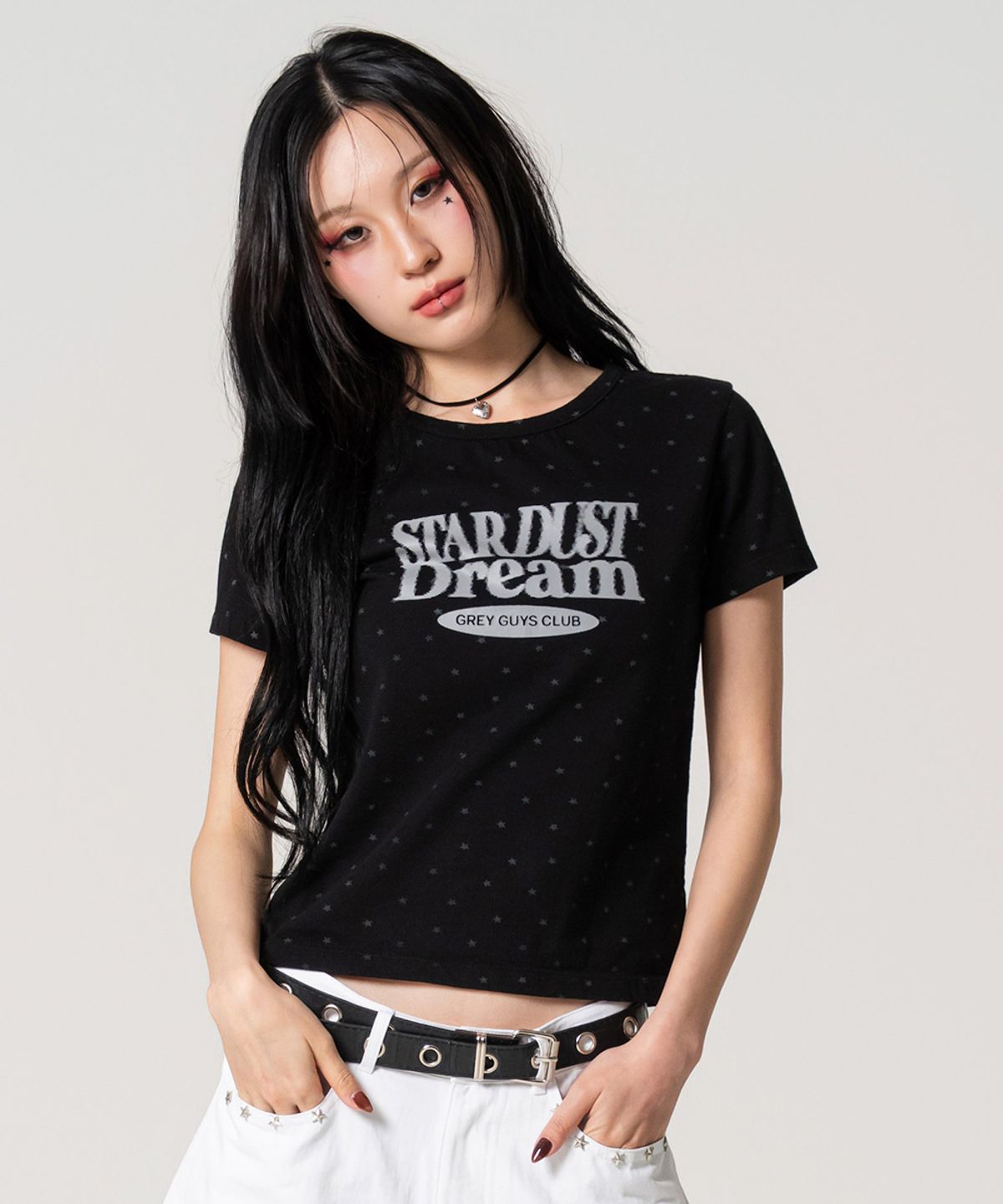 그레이가이즈클럽(GREYGUYSCLUB) 스타 타이포 슬림 티셔츠 블랙