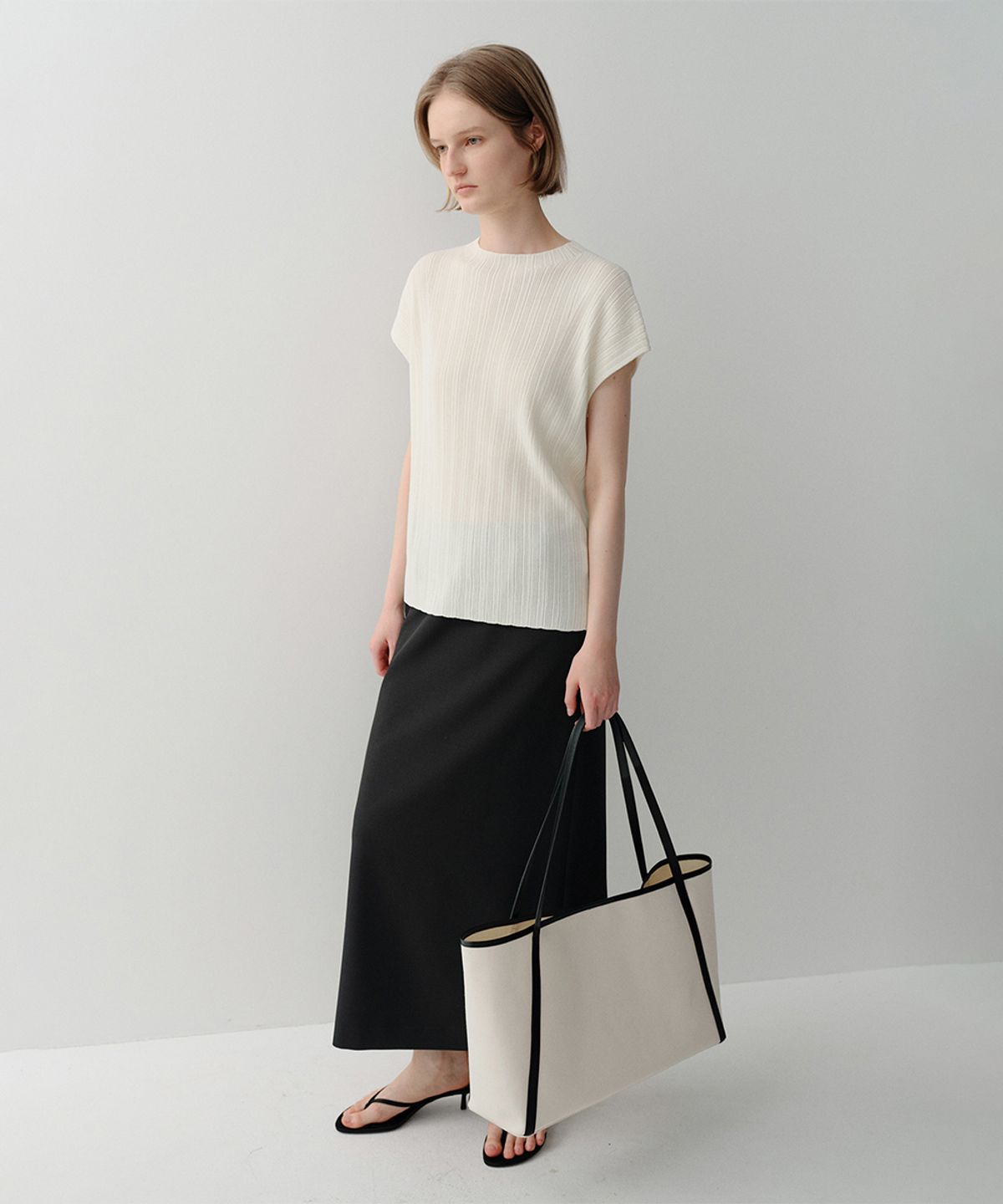 이아(EAAH) ROBBIE CANVAS BAG (IVORY)