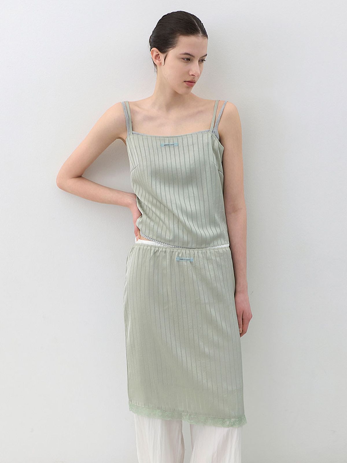 아틀리에 나인(ATELIER NAIN) AN SATIN SET-UP LACE TAPE BANDING MIDI SKIRT (SK-5107)