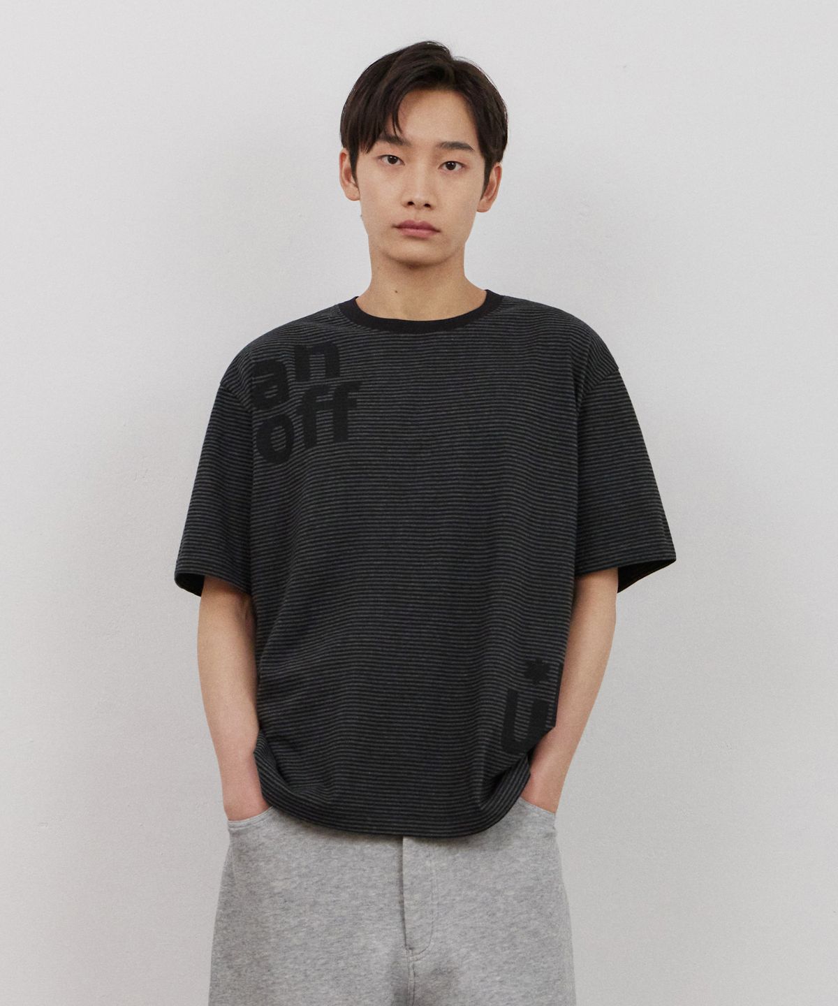 어반스터프(URBANSTOFF) 시프트 레터 티 (블랙)