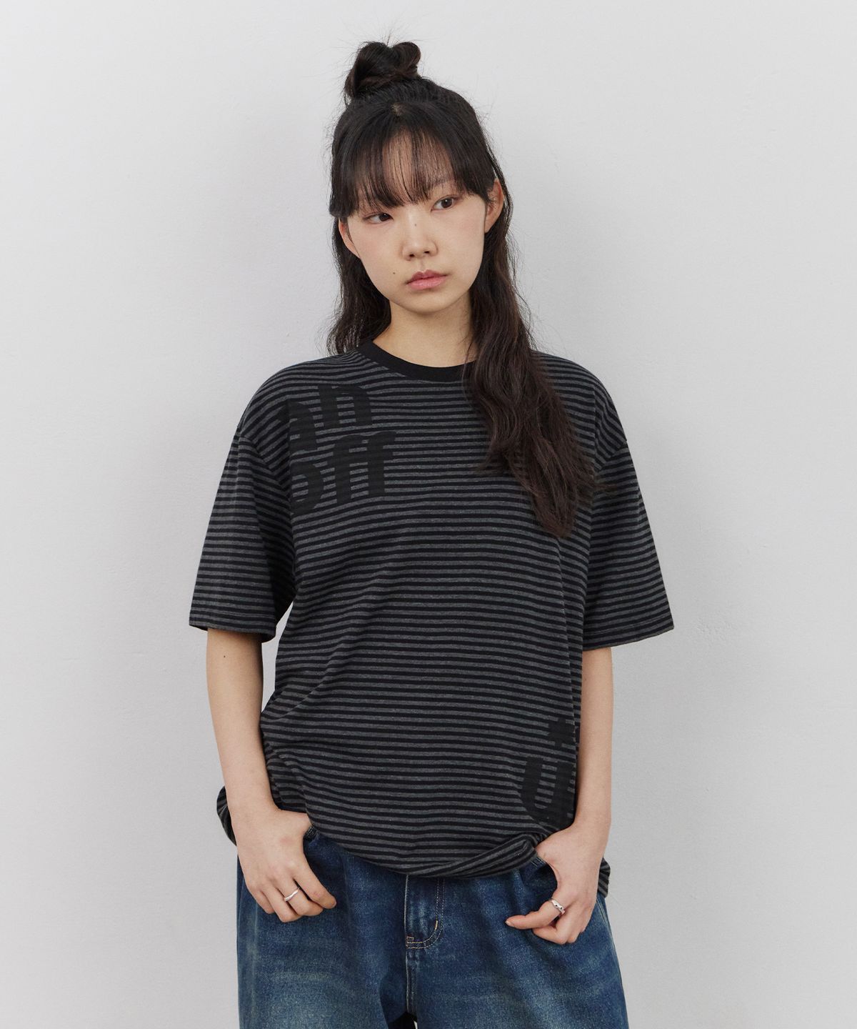 어반스터프(URBANSTOFF) 시프트 레터 티 (블랙)