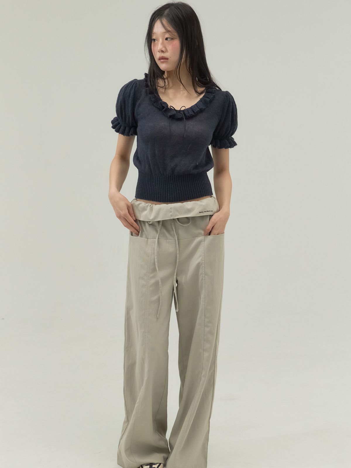 쏘리, 투 머치 러브(SORRY, TOO MUCH LOVE) Ruffle Trim Ballet Mood Knit Top_Navy