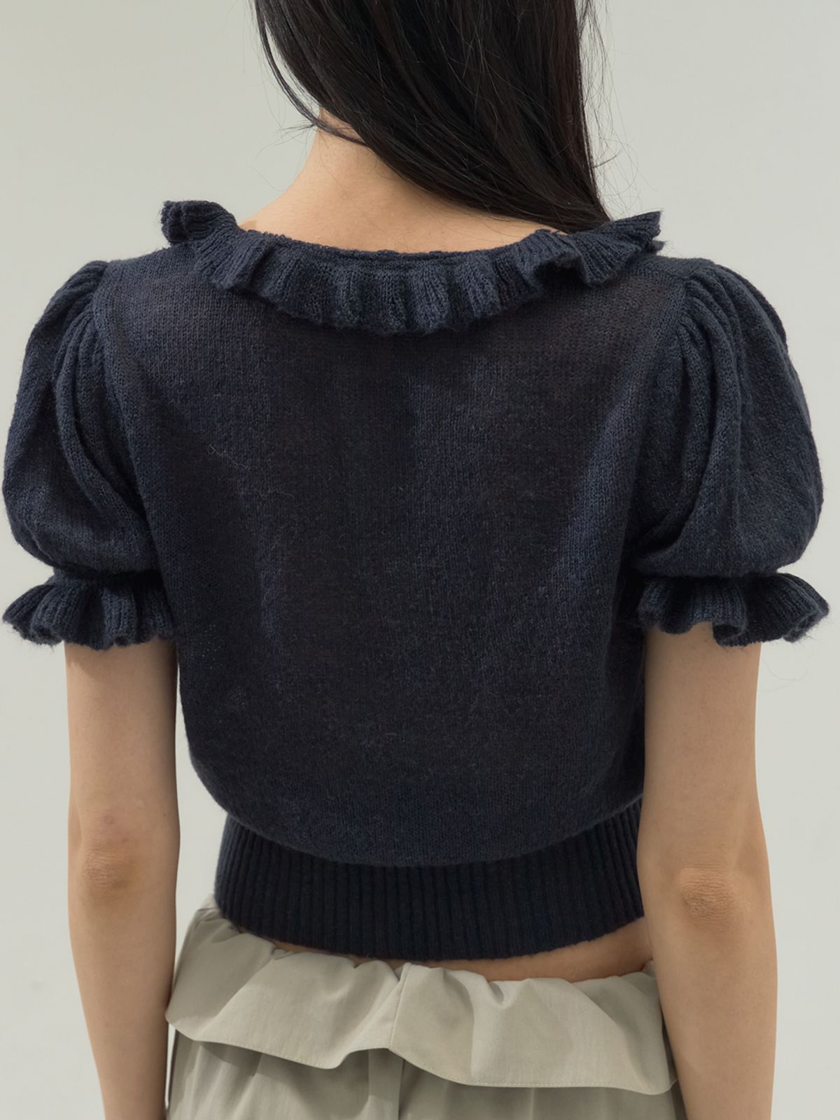 쏘리, 투 머치 러브(SORRY, TOO MUCH LOVE) Ruffle Trim Ballet Mood Knit Top_Navy