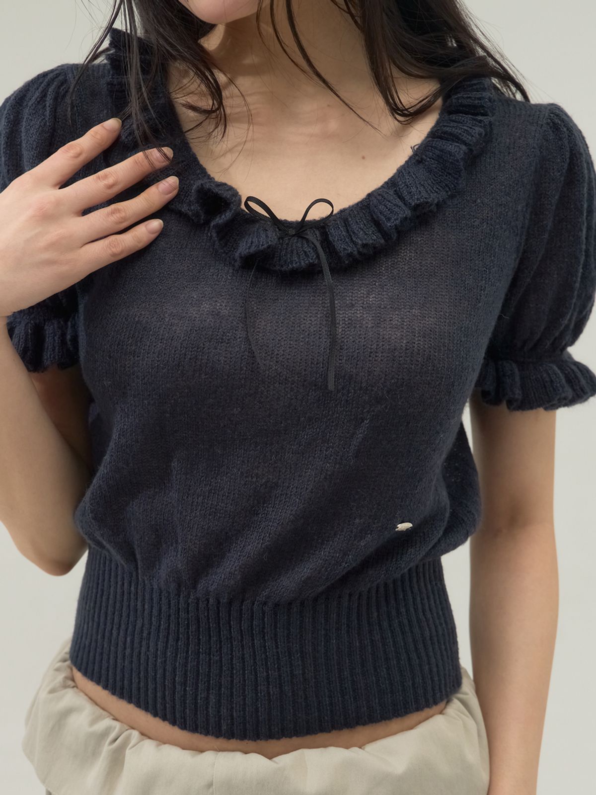 쏘리, 투 머치 러브(SORRY, TOO MUCH LOVE) Ruffle Trim Ballet Mood Knit Top_Navy
