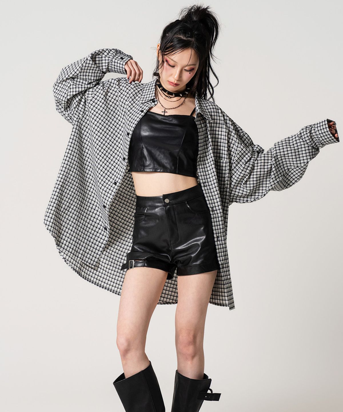 그레이가이즈클럽(GREYGUYSCLUB) GGC 타이포 깅엄 오버핏 체크셔츠 블랙