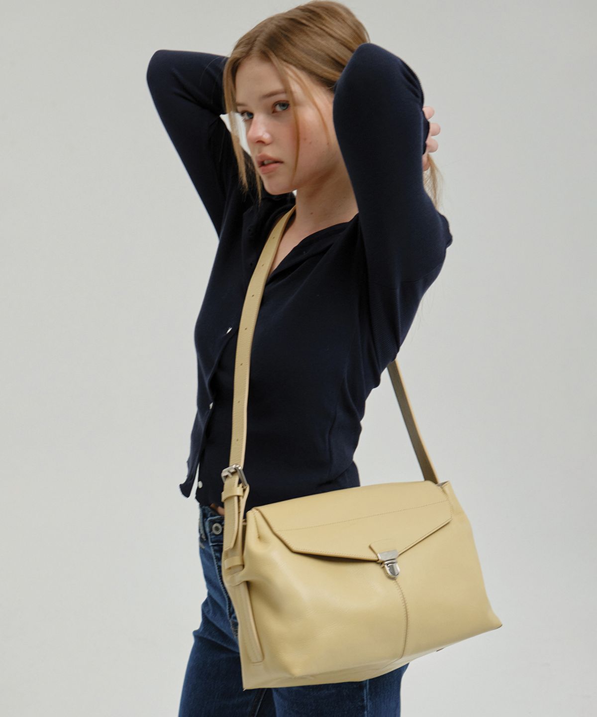 넛넛(NUTNUT) Aure Buckle Flap Bag - YELLOW