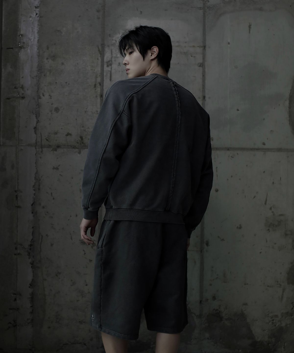 카미드(CARMID) 카미드 엔틱 피그먼트 절개 맨투맨 [그레이]