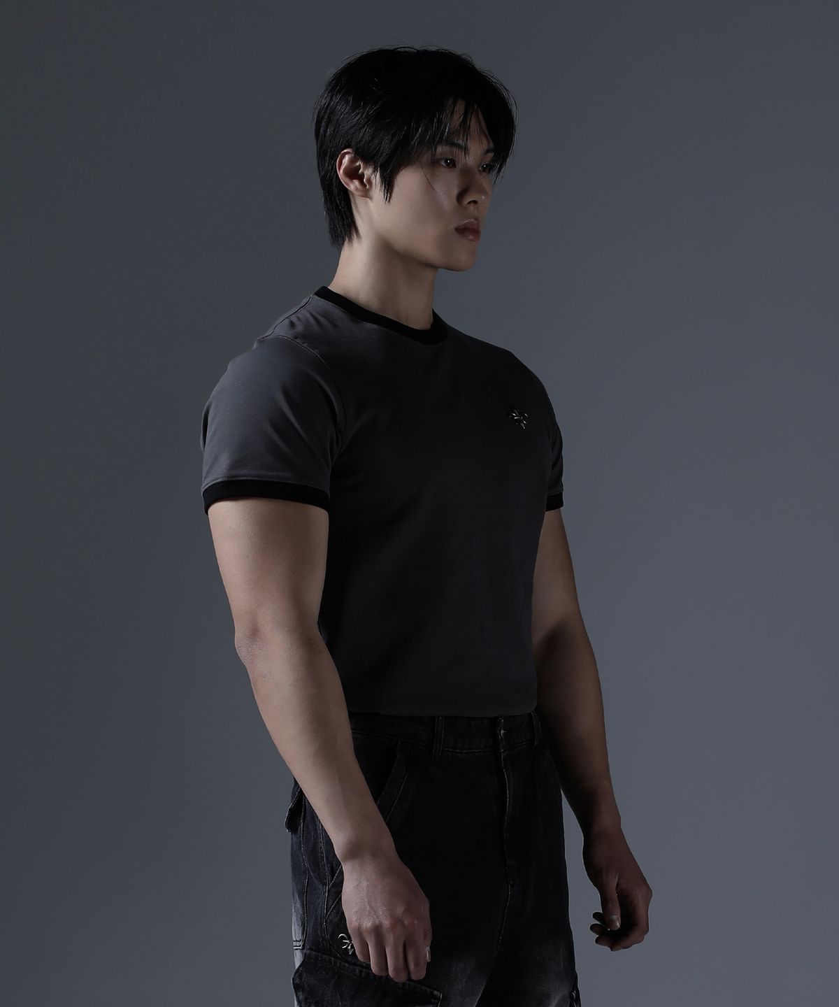 카미드(CARMID) 카미드 엔틱 링거티 반팔 티셔츠 [차콜]