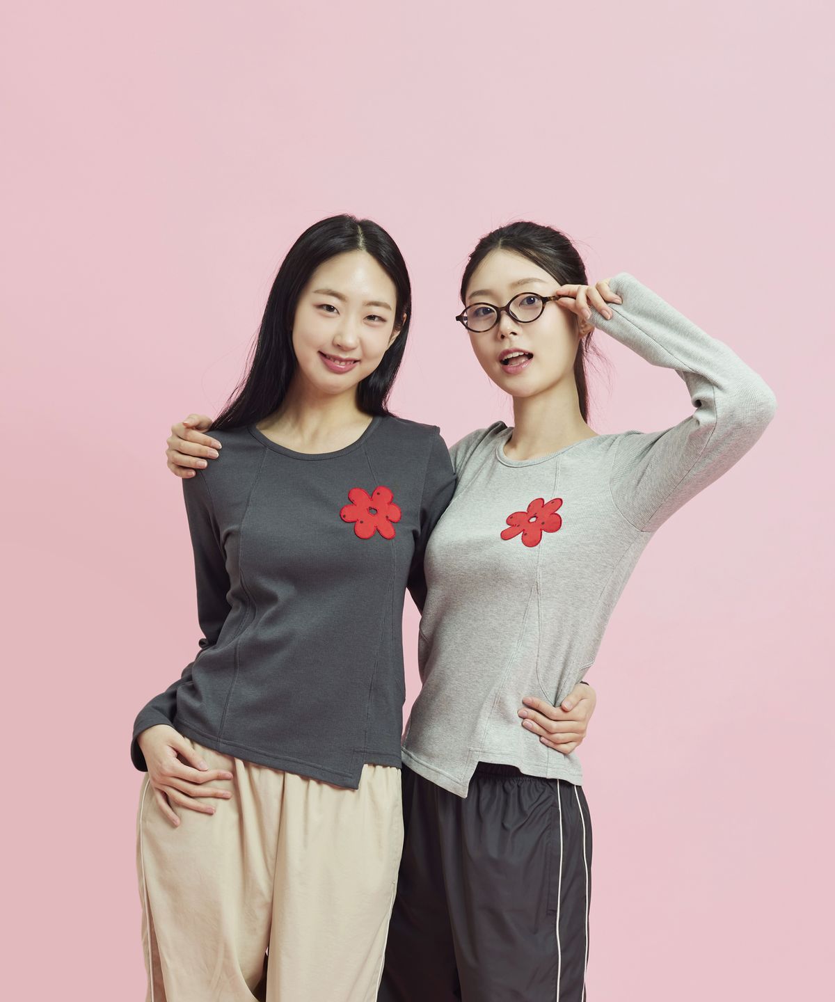 오우라(OWURA) 언밸런스 슬래쉬 아플리케 롱슬리브_라이트 그레이