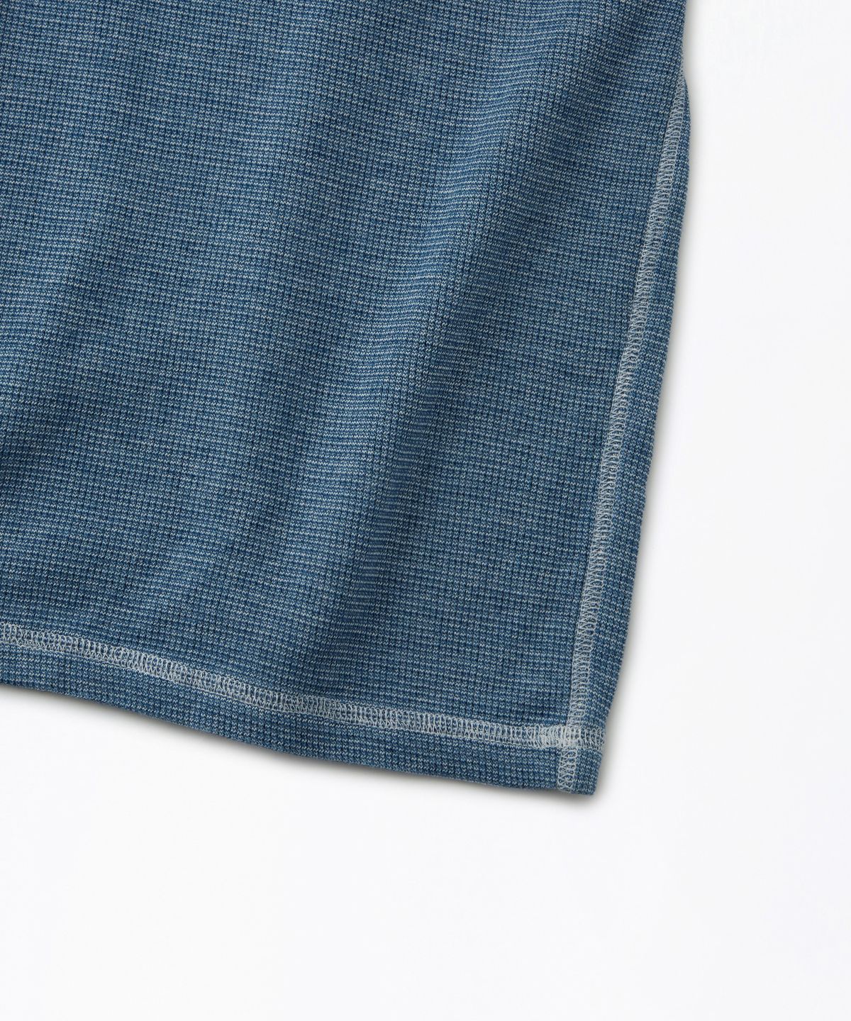 아웃스탠딩(OUTSTANDING) INDIGO WAFFLE HENLEY NECK HALF SLEEVE TEE_L.BLUE