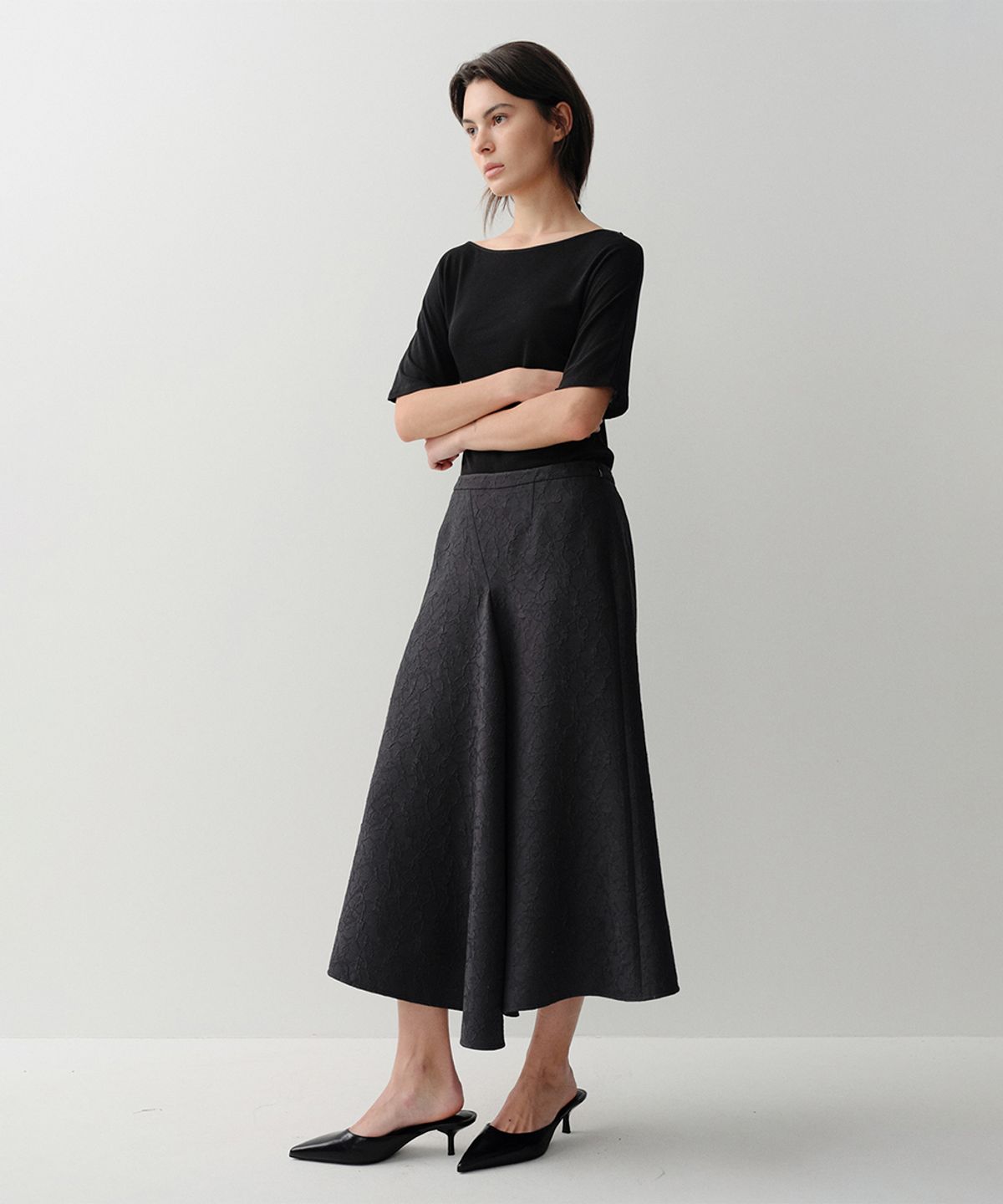 이아(EAAH) JACQUARD DRAPERY FLARE SKIRT (BLACK)