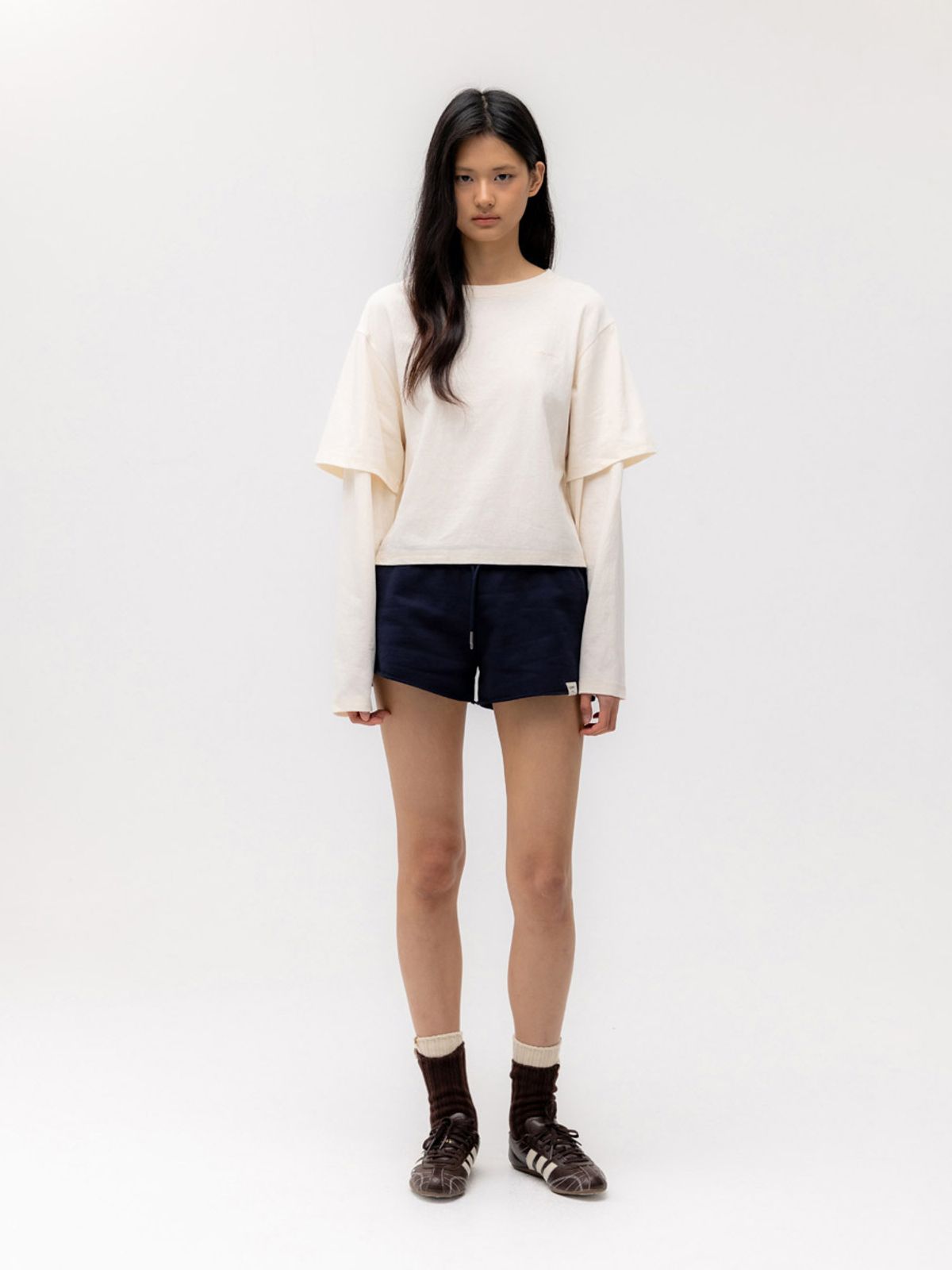 글로니(GLOWNY) G DOUBLE SLEEVE LETTER TEE (IVORY)