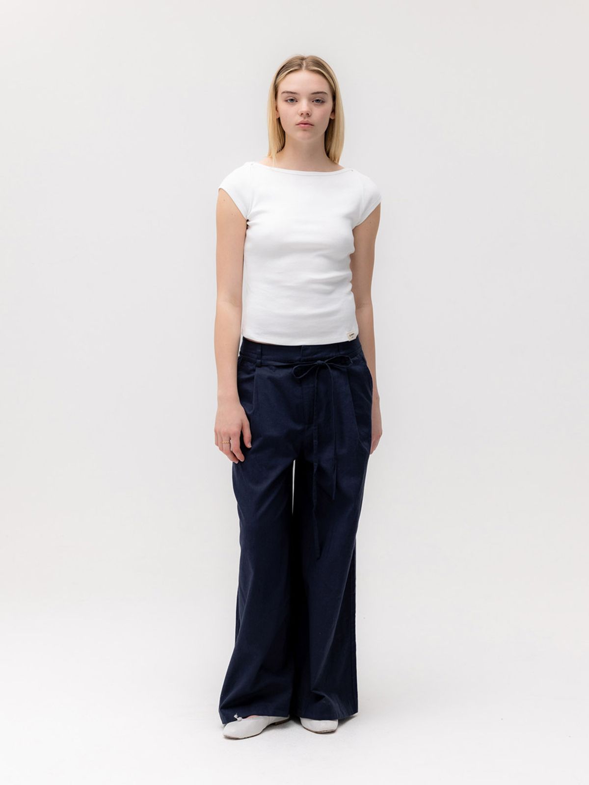 글로니(GLOWNY) G BELTED LINEN WIDE PANTS (NAVY)