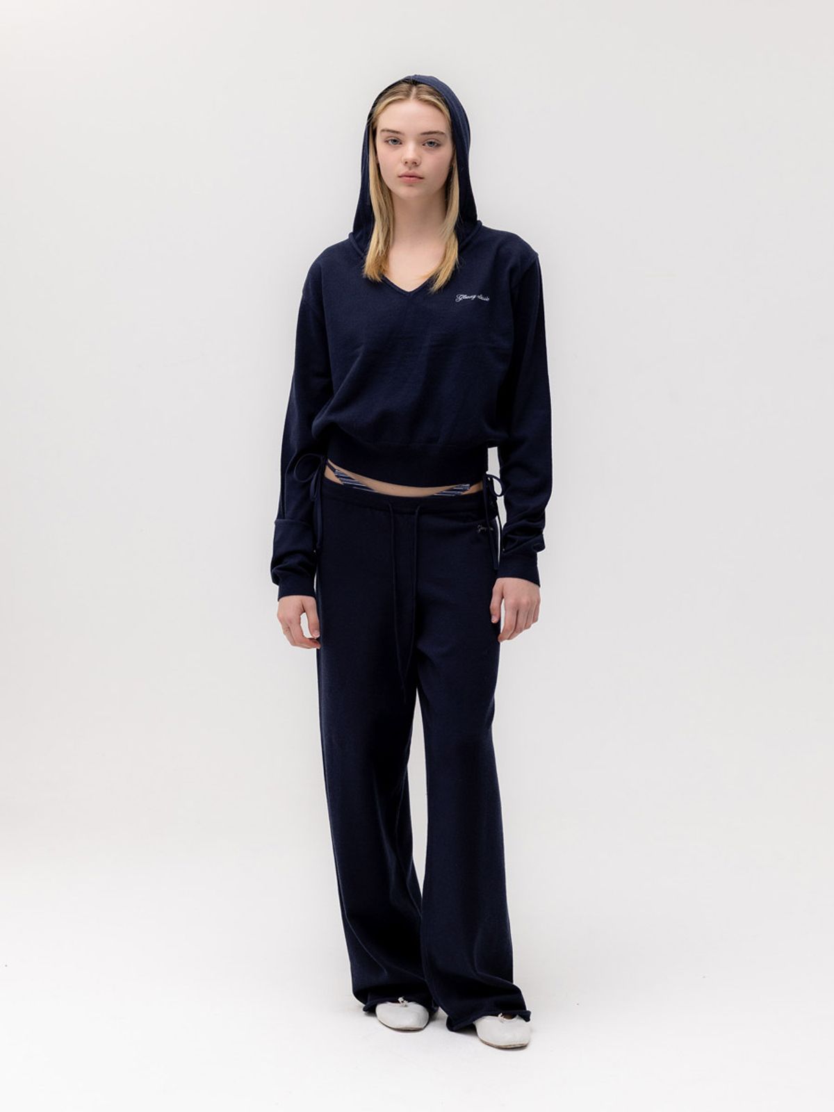 글로니(GLOWNY) G HUG V-NECK KNIT HOODIE (NAVY)