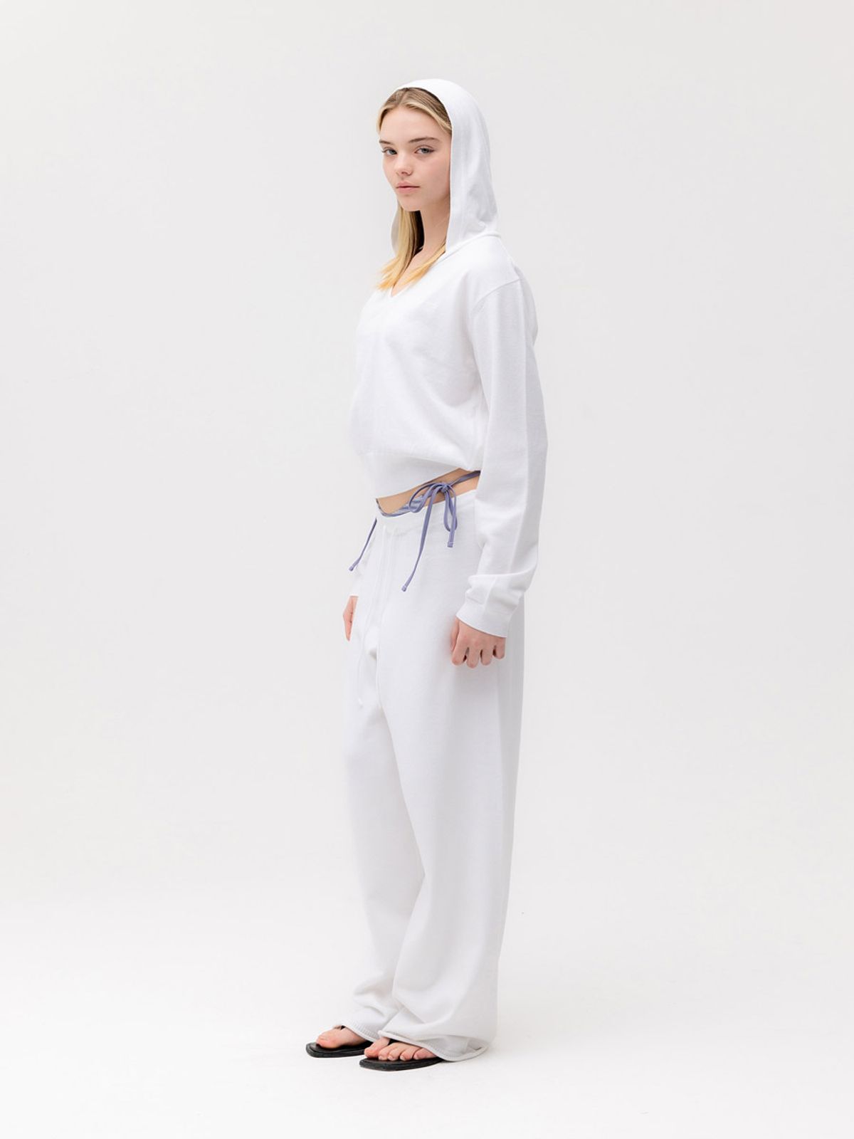 글로니(GLOWNY) G HUG V-NECK KNIT HOODIE (WHITE)
