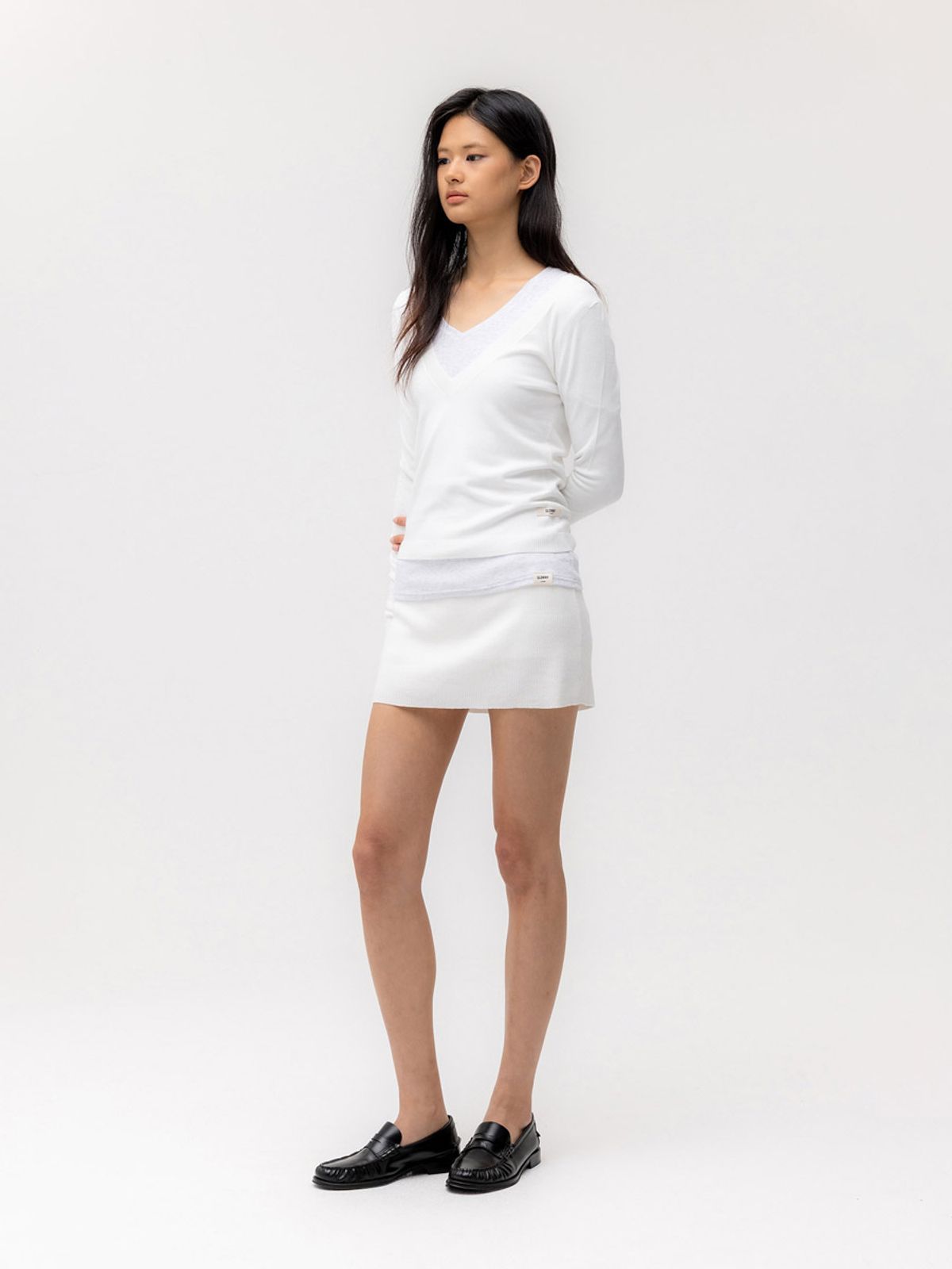 글로니(GLOWNY) G DEEP V-NECK KNIT (WHITE)