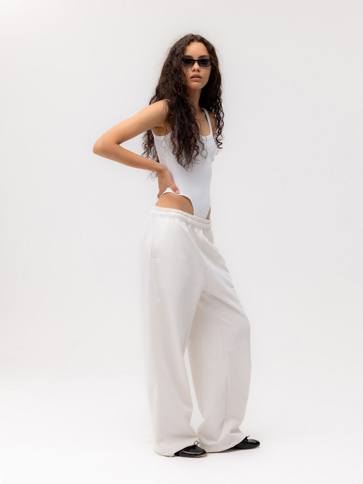 글로니(GLOWNY) G CONTRAST SWEATPANTS 2.0 (WHITE)