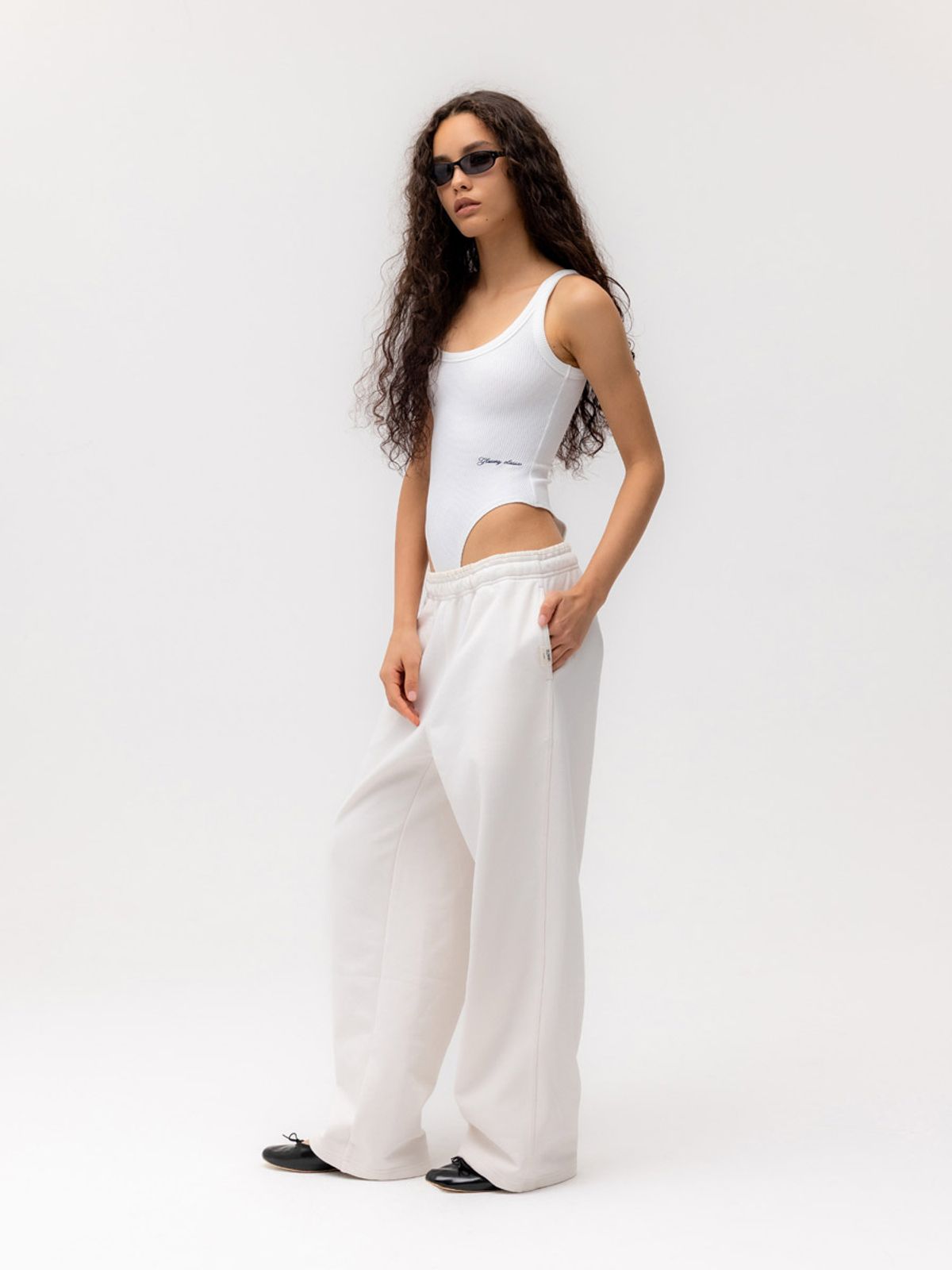 글로니(GLOWNY) G CONTRAST SWEATPANTS 2.0 (WHITE)