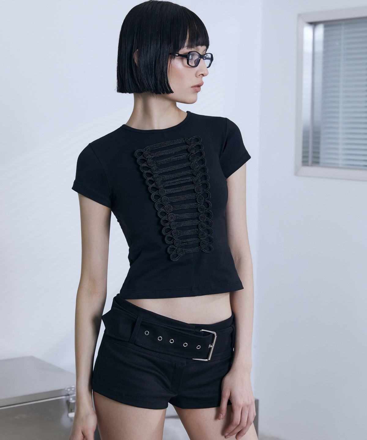 분트(VOONT) Embroidery Napoleon Slim T-Shirt (BLACK)