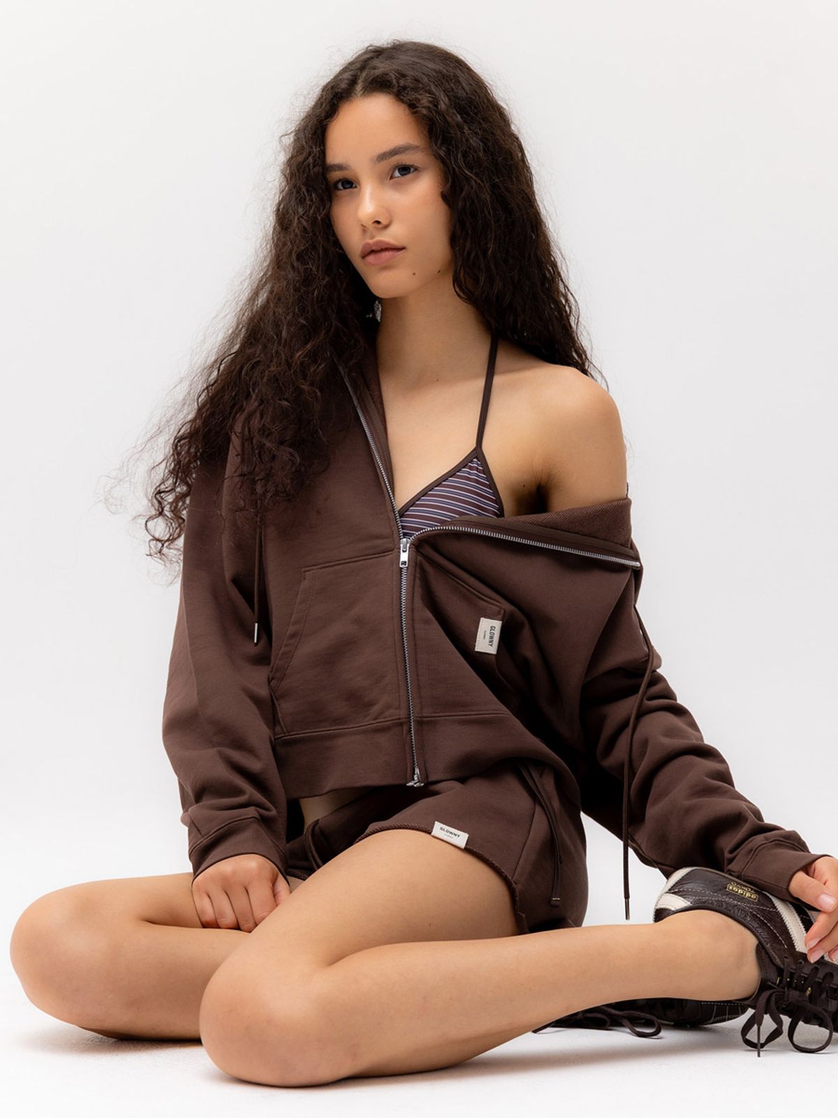 글로니(GLOWNY) G STANDARD ZIP-UP HOODIE (BROWN)