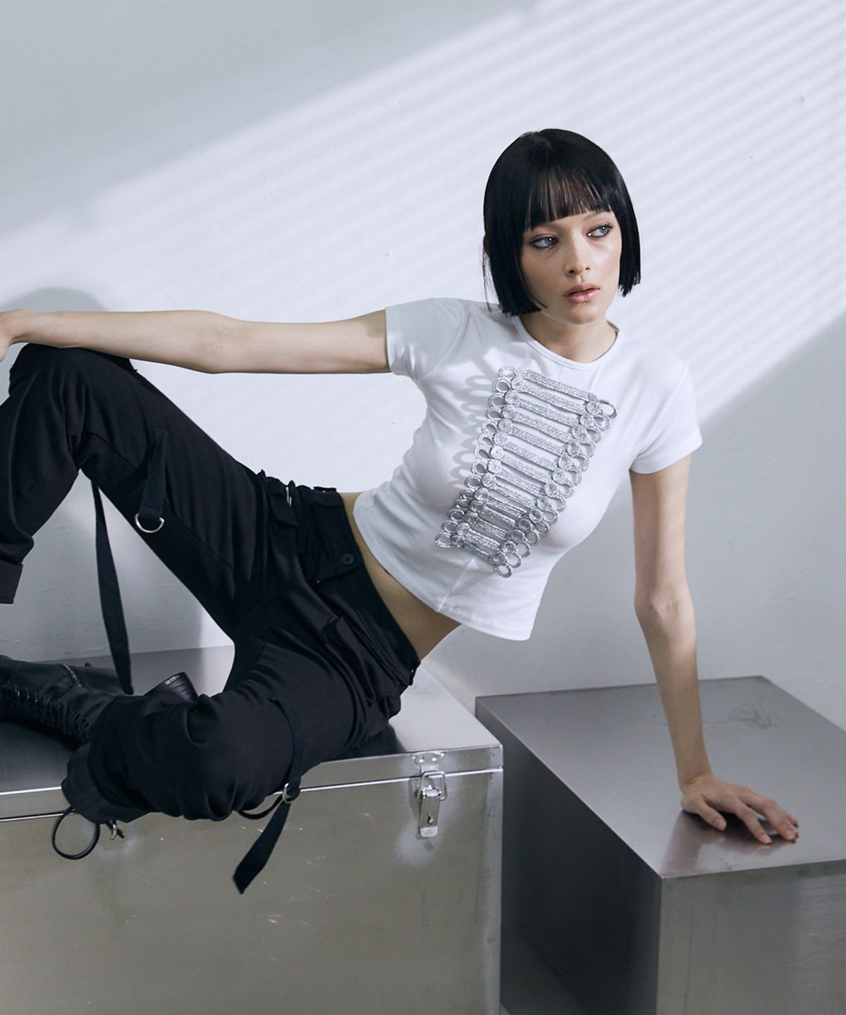 분트(VOONT) Embroidery Napoleon Slim T-Shirt (IVORY)