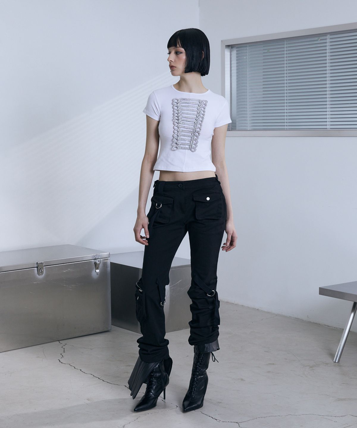 분트(VOONT) Embroidery Napoleon Slim T-Shirt (IVORY)