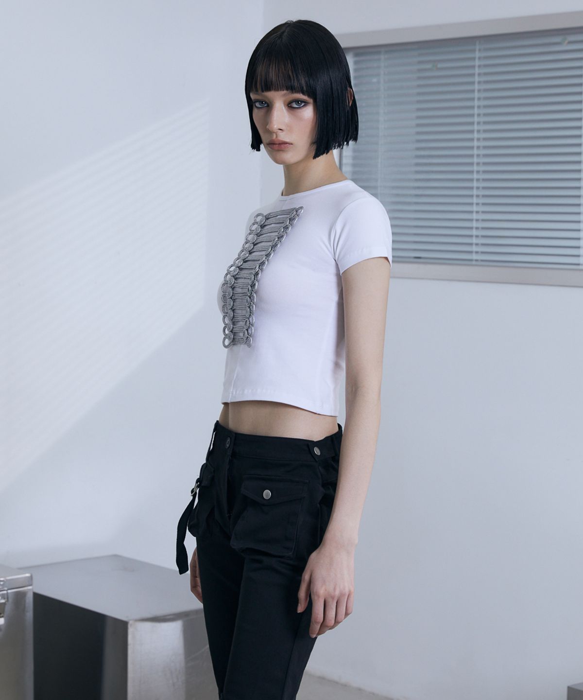분트(VOONT) Embroidery Napoleon Slim T-Shirt (IVORY)