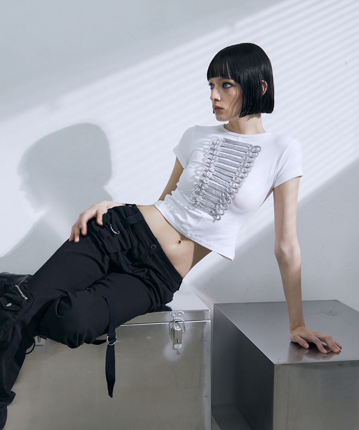 분트(VOONT) Embroidery Napoleon Slim T-Shirt (IVORY)
