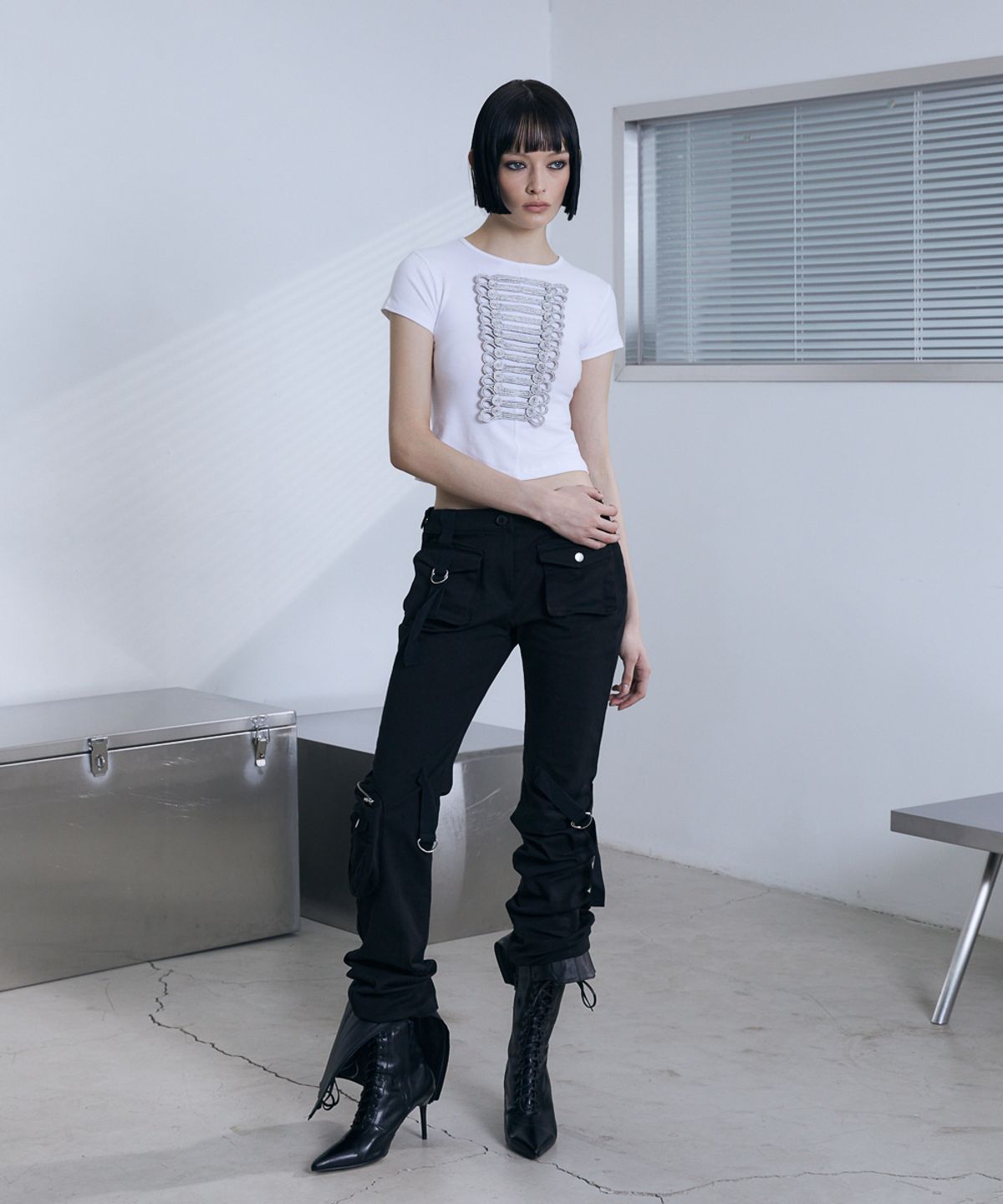 분트(VOONT) Embroidery Napoleon Slim T-Shirt (IVORY)