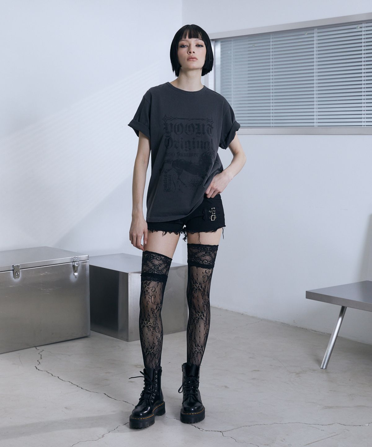 분트(VOONT) Horse Graphic Roll-Up T-Shirt (CHARCOAL)