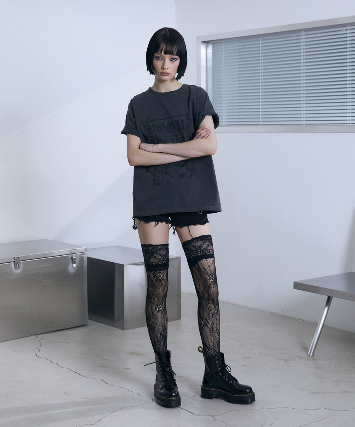 분트(VOONT) Horse Graphic Roll-Up T-Shirt (CHARCOAL)