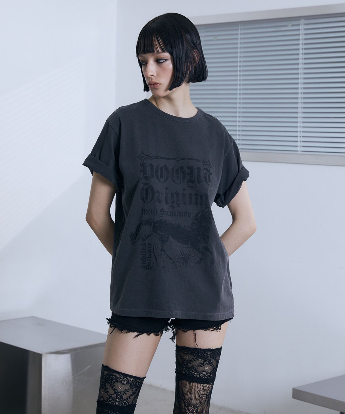 분트(VOONT) Horse Graphic Roll-Up T-Shirt (CHARCOAL)