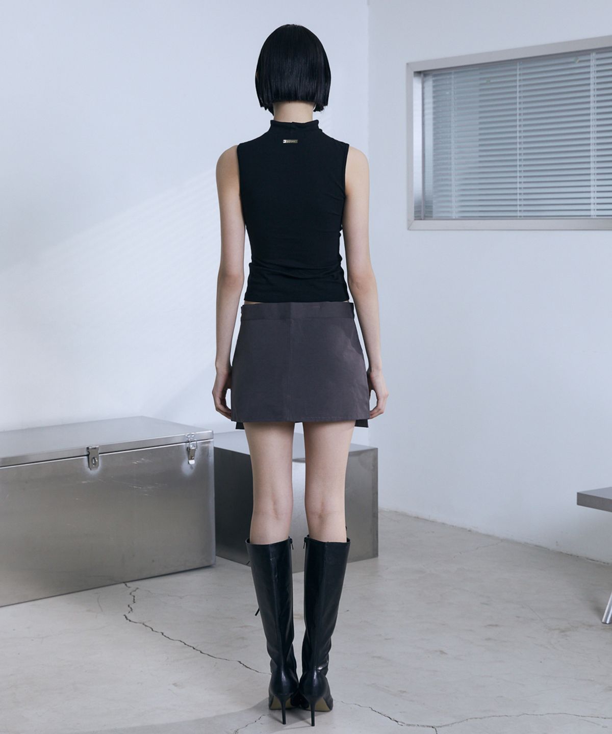 분트(VOONT) Shirring High Neck Sleeveless (BLACK)
