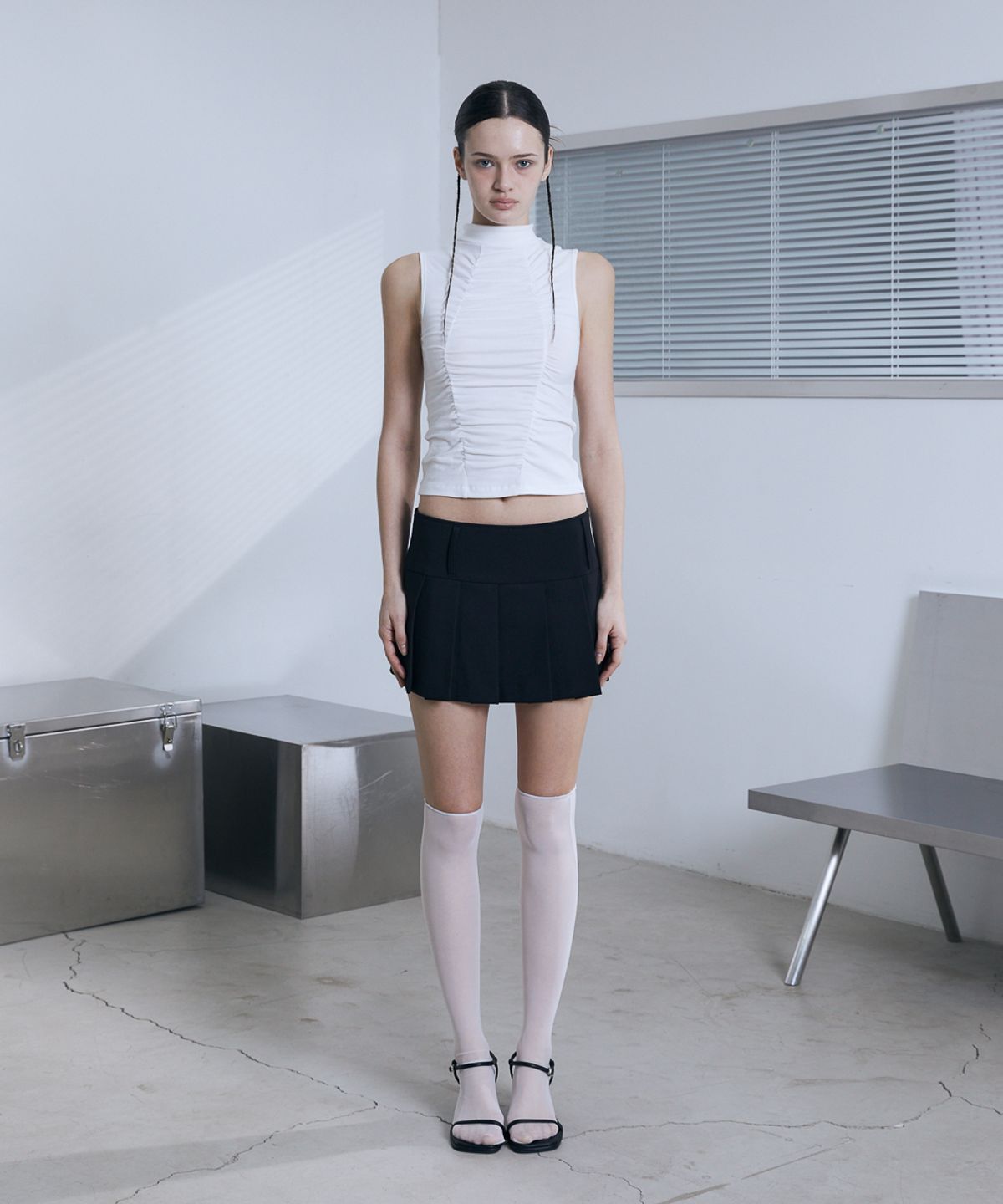 분트(VOONT) Shirring High Neck Sleeveless (IVORY)