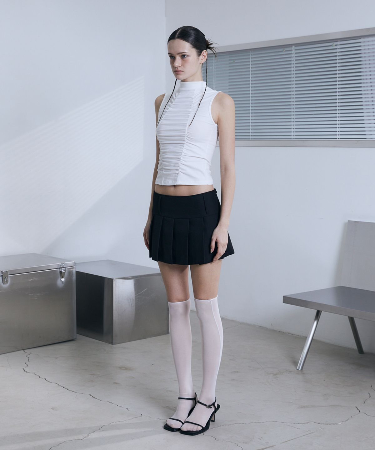 분트(VOONT) Shirring High Neck Sleeveless (IVORY)