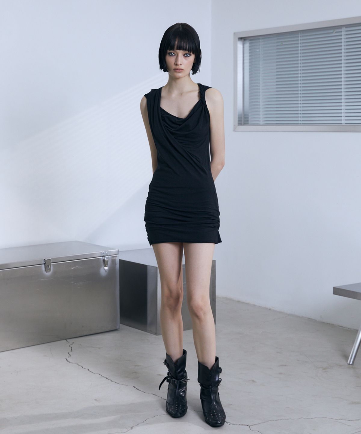 분트(VOONT) Twist Drape Slim Mini Dress (BLACK)
