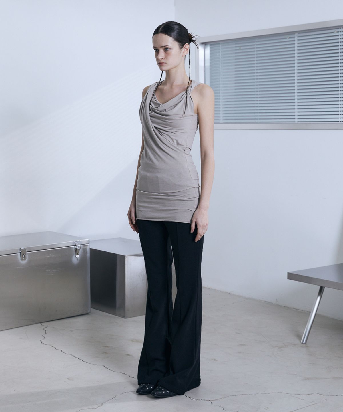 분트(VOONT) Twist Drape Slim Mini Dress (BEIGE)