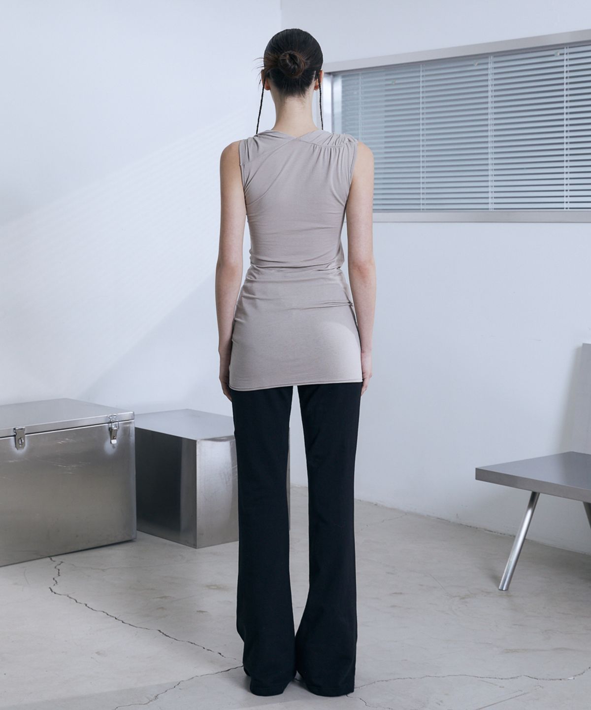 분트(VOONT) Twist Drape Slim Mini Dress (BEIGE)
