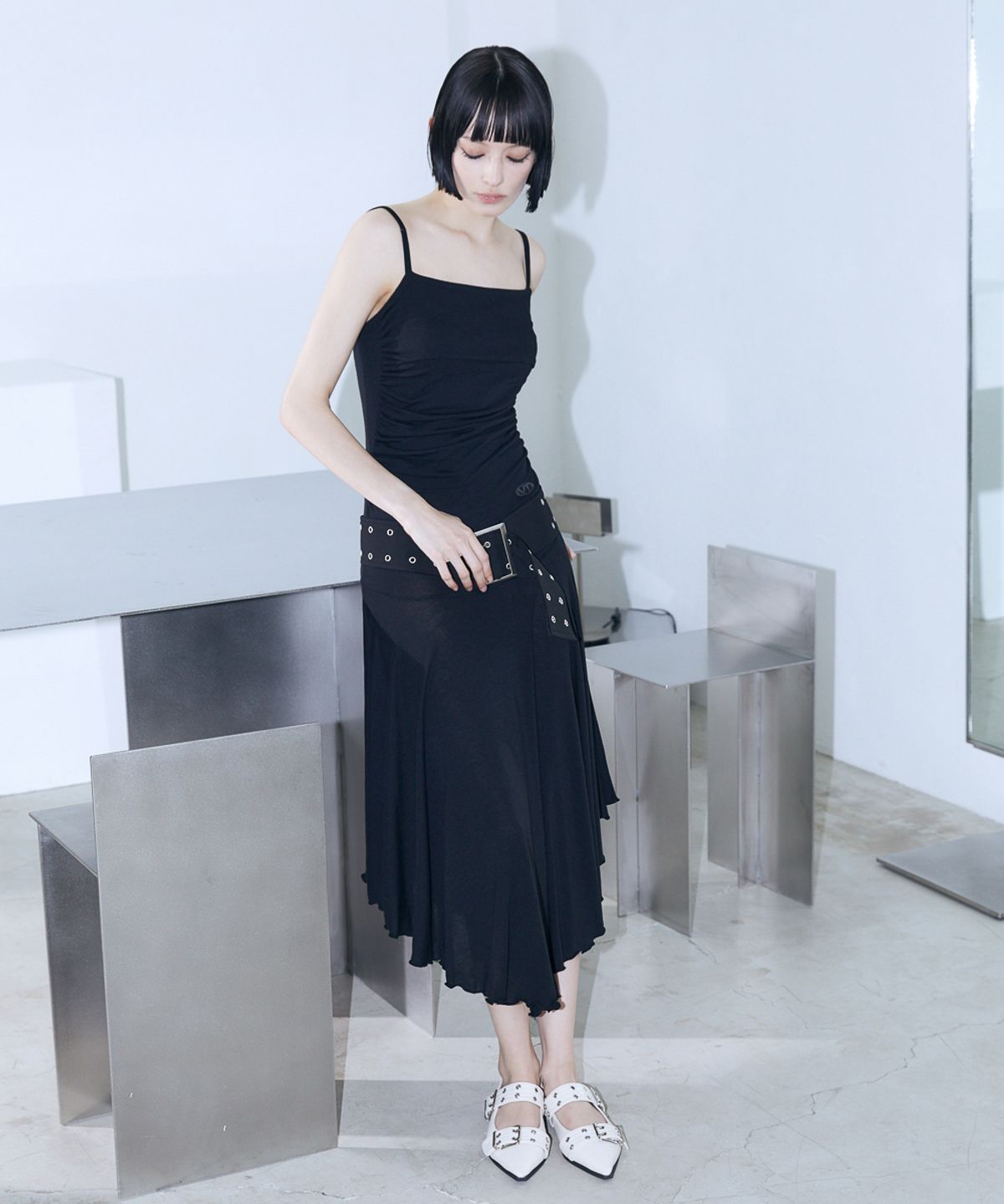 분트(VOONT) Slim Fit Sleeveless Midi Dress (BLACK)